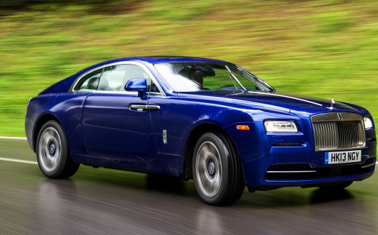 Thế giới quá giàu và phát cuồng vì Rolls-Royce?