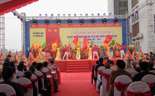 Xã Hoằng Long đón nhận Bằng công nhận đạt chuẩn nông thôn mới