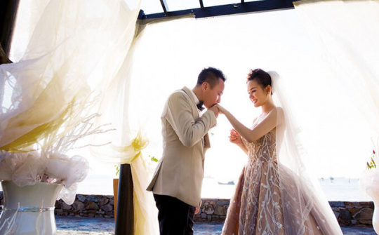 Vy Oanh lần đầu tiết lộ ảnh cưới với chồng đại gia