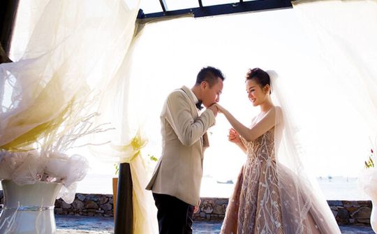 Vy Oanh lần đầu tiết lộ ảnh cưới với chồng đại gia