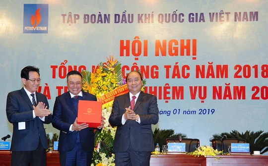 Thủ tướng: 'Sau bước thăng trầm, ngành dầu khí phải trở lại là động lực phát triển'
