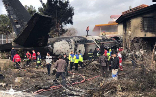 Máy bay Boeing 707 rơi ở Iran, 15 người thiệt mạng