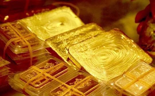 Giá vàng hôm nay 15/1: USD yếu, vàng tăng vọt