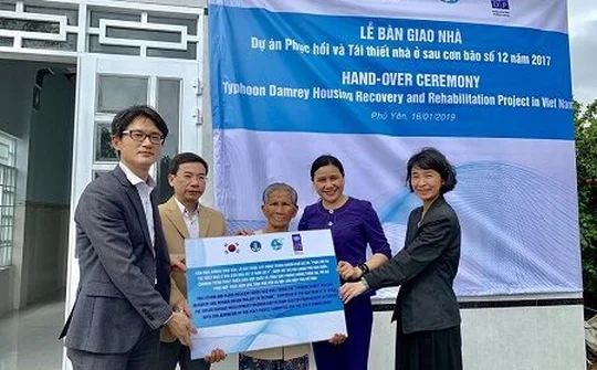 Phú Yên: Bàn giao hơn 100 căn nhà an toàn cho hộ nghèo 