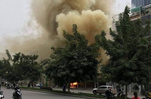 Hà Nội: Cháy quán cháo ếch trên đường Nguyễn Văn Huyên, 1 người bị thương