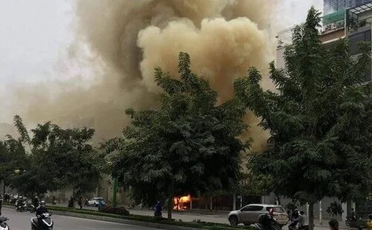 Hà Nội: Cháy quán cháo ếch trên đường Nguyễn Văn Huyên, 1 người bị thương