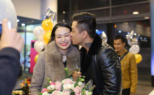 Vợ chồng Tuấn Hưng tậu xế hộp 5 tỷ đồng