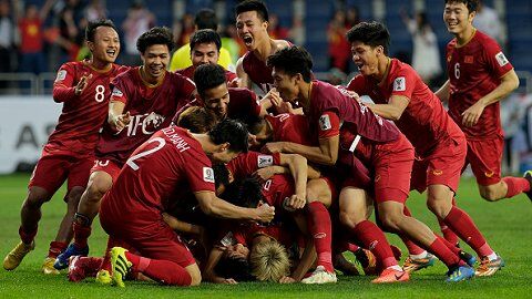 'Mưa' tiền thưởng cho đội tuyển nước nhà từ các doanh nghiệp sau trận Việt Nam - Jordan