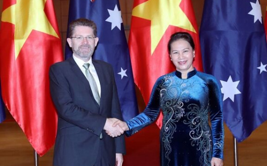 Chủ tịch Quốc hội Nguyễn Thị Kim Ngân đón và hội đàm với Chủ tịch Thượng viện Australia