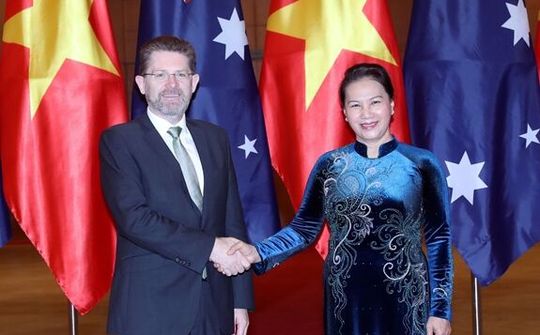 Chủ tịch Quốc hội Nguyễn Thị Kim Ngân đón và hội đàm với Chủ tịch Thượng viện Australia
