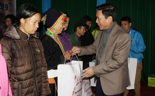 Thái Nguyên: Thăm, tặng quà Tết gia đình chính sách, người nghèo tại huyện Võ Nhai