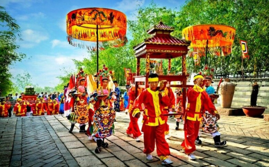 Về phục hồi lễ hội truyền thống trong xã hội đương đại