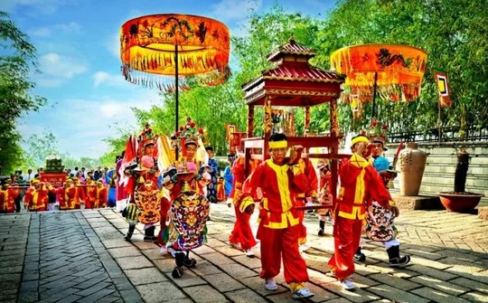 Về phục hồi lễ hội truyền thống trong xã hội đương đại