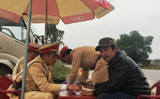 Quảng Bình: CSGT phát hiện tài xế xe đầu kéo dương tính với ma túy