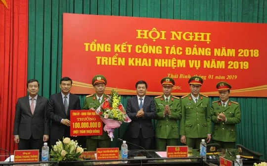 Thái Bình thưởng nóng 140 triệu cho đội điều tra phá án