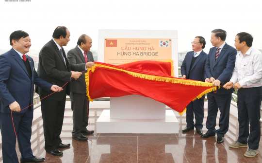 Thủ tướng phát lệnh thông tuyến đường bộ nối hai cao tốc quan trọng