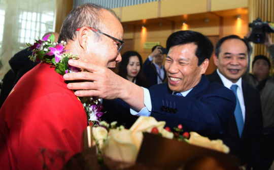 Thầy Park và học trò rạng rỡ ngày về Việt Nam