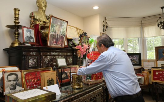 Phó Thủ tướng Trương Hòa Bình dâng hương tưởng nhớ các đồng chí lão thành cách mạng