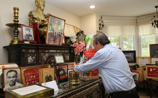 Phó Thủ tướng Trương Hòa Bình dâng hương tưởng nhớ các đồng chí lão thành cách mạng