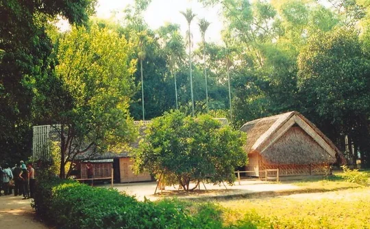 Sắc xuân trên quê Bác - Nam Đàn