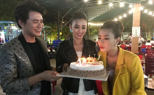 Tiểu Vy bí mật mừng sinh nhật Diễm Trang