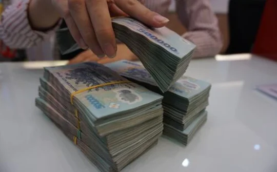 Ngân hàng thưởng Tết đến 9 tháng lương