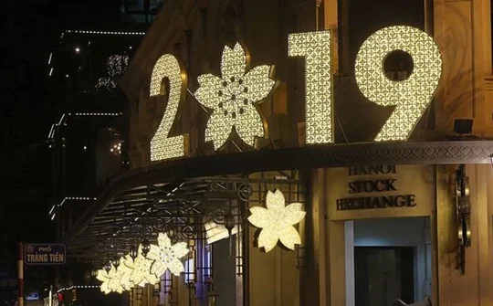 Hà Nội trang trí chiếu sáng phố phường đón Tết Nguyên đán Kỷ Hợi