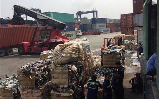 Thủ tướng trả lời chất vấn về cấp phép, quản lý phế liệu nhập khẩu