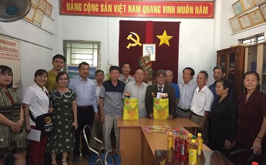 Công ty CP Kinh doanh tổng hợp và dạy nghề thương binh 27/7: Trao tặng quà Tết cho thương binh quận 12 và huyện Củ Chi