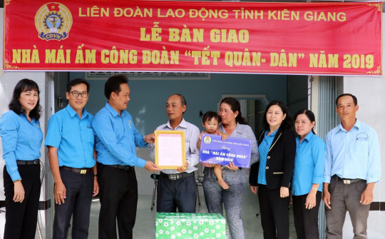Trao 20 'Mái ấm Công đoàn' trong dịp Tết Nguyên đán Kỷ Hợi 2019 tại Kiên Giang