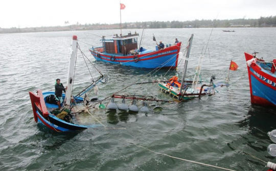 Hàng chục tàu, thuyền ở Kiên Giang bị sóng đánh chìm do bão số 1 
