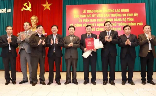 Công bố quyết định của Thủ tướng Chính phủ về công tác cán bộ