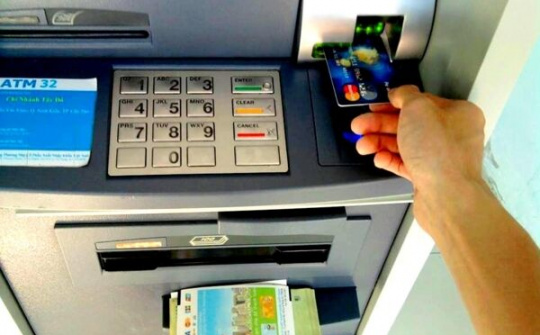Đi nước ngoài được rút tối đa bao nhiêu tiền/ngày/thẻ?