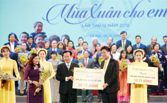 Ấm áp chương trình 'Mùa xuân cho em' lần thứ 12