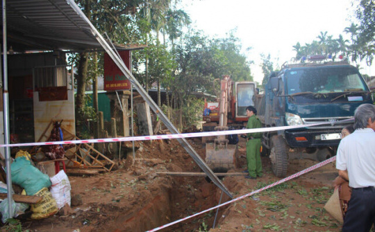 Nổ bom khi đang thi công công trình làm 1 người dân bị thương