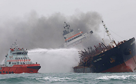 Tàu chở dầu treo cờ Việt Nam bốc cháy ngoài khơi, 1 người thiệt mạng