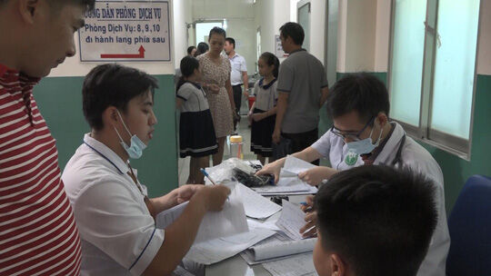 TP. HCM: 15 học sinh tiểu học nhập viện sau khi uống trà sữa