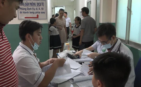 TP. HCM: 15 học sinh tiểu học nhập viện sau khi uống trà sữa