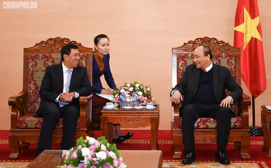 Thủ tướng Nguyễn Xuân Phúc tiếp Thống đốc Ngân hàng CHDCND Lào