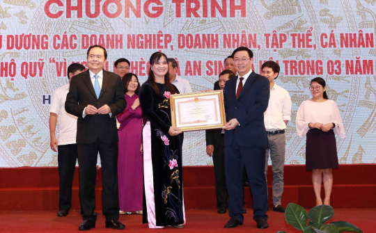 Tôn vinh tổ chức, cá nhân tích cực ủng hộ Quỹ Vì người nghèo