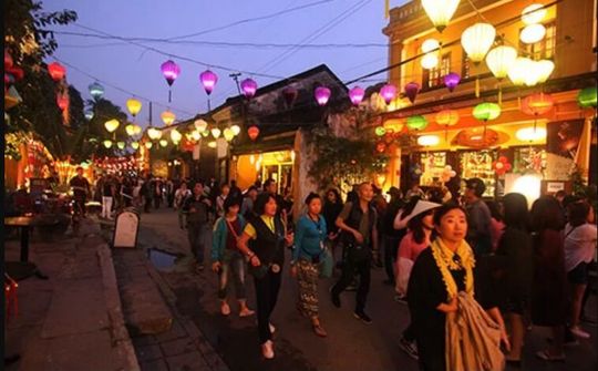 Dáng vẻ chợ đêm Hội An 10 năm qua