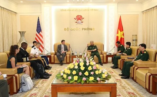 Thượng tướng Nguyễn Chí Vịnh tiếp Trợ lý Bộ trưởng Quốc phòng Hoa Kỳ