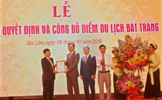 Làng nghề gốm sứ xã Bát Tràng được công nhận là điểm du lịch của Hà Nội