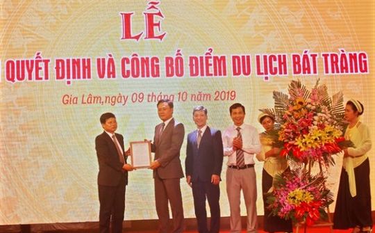 Làng nghề gốm sứ xã Bát Tràng được công nhận là điểm du lịch của Hà Nội