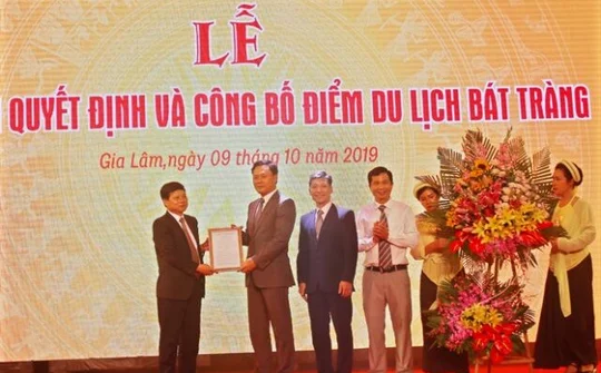 Làng nghề gốm sứ xã Bát Tràng được công nhận là điểm du lịch của Hà Nội