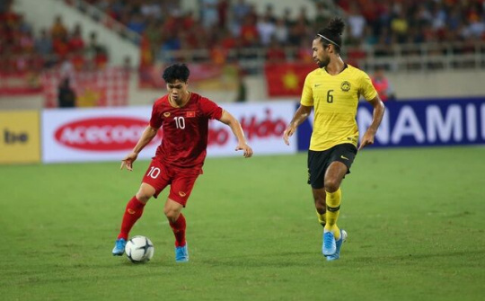 Bóng đá Việt Nam hòa nhập nhưng không hòa tan