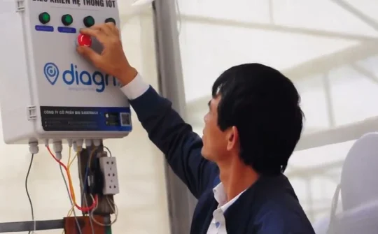 Nông dân 4.0 điều khiển hệ thống chăm bón cây trồng bằng điện thoại