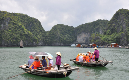 Gần 13 triệu lượt du khách quốc tế đến Việt Nam trong chín tháng qua