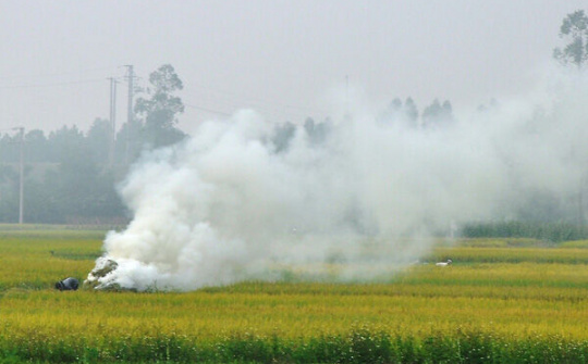 Ngoại thành Hà Nội nghi ngút khói rơm rạ