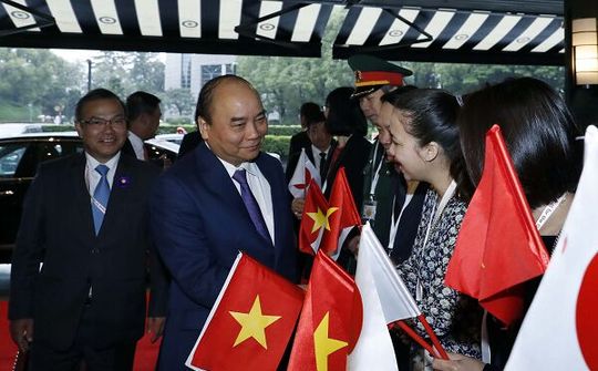Thủ tướng lên đường  dự lễ  đăng quang của Nhà vua Nhật Bản
